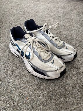 Nike Initiator, Gray & Blue Athletic Running Shoes